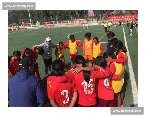 甘肃青少年女足出征喀什 绿茵场上绽放民族团结之花