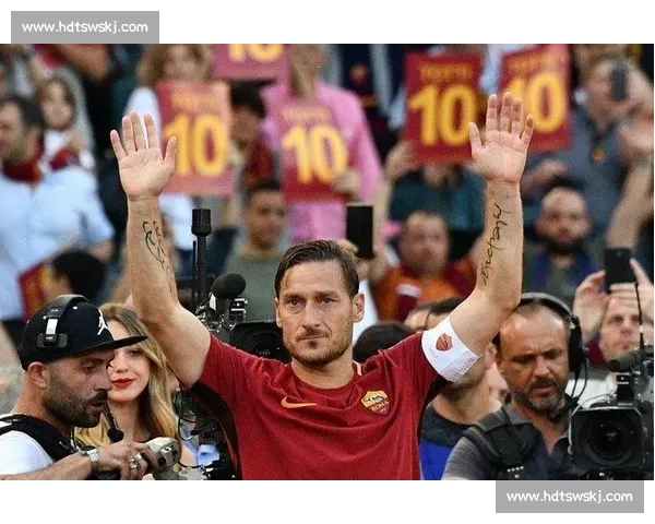 西班牙第四级别球队推出罗马主题球衣，托蒂名言镌刻永恒忠诚